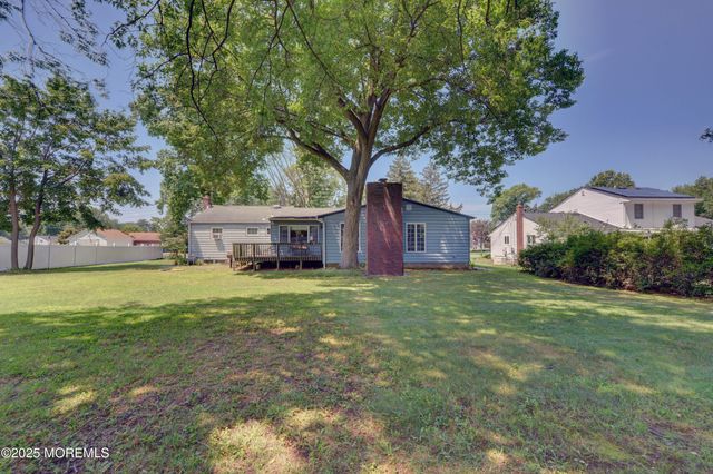 26 Old Manor Road, Holmdel, NJ 07733
