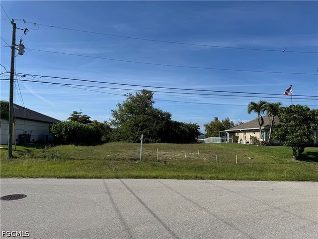 1831 SW 31st TER, Cape Coral, FL 33914
