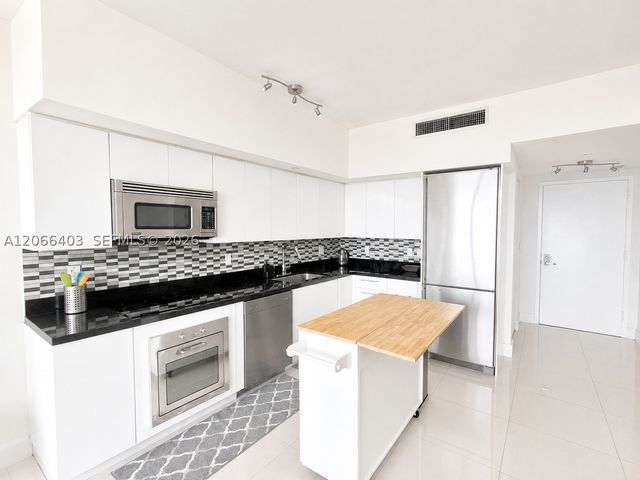 92 SW 3rd St 3808, Miami, FL 33130