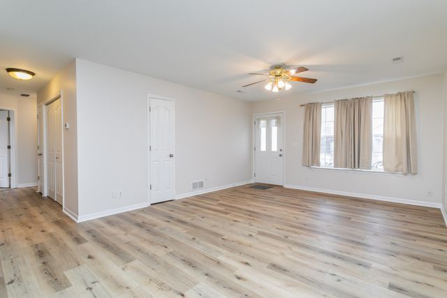 154 E TULLY CT, Columbia, MO 65202