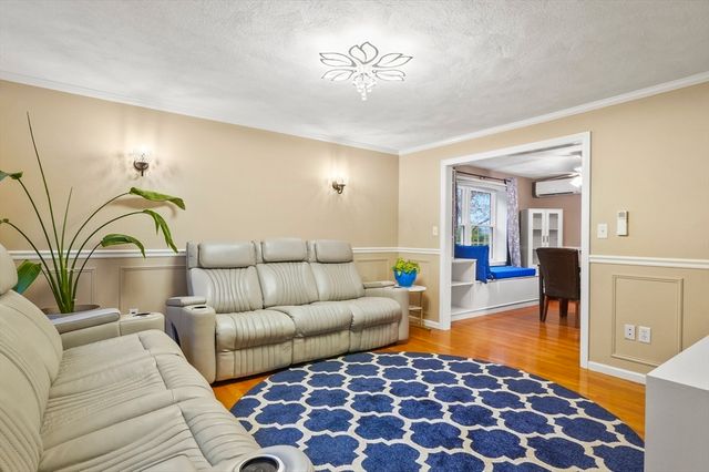 734 Lincoln St, Franklin, MA 02038