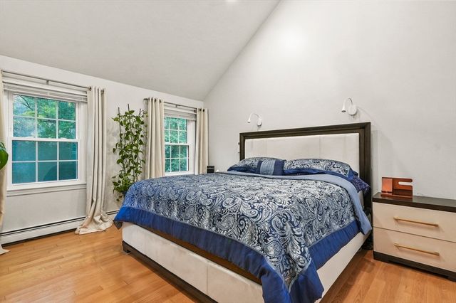 734 Lincoln St, Franklin, MA 02038