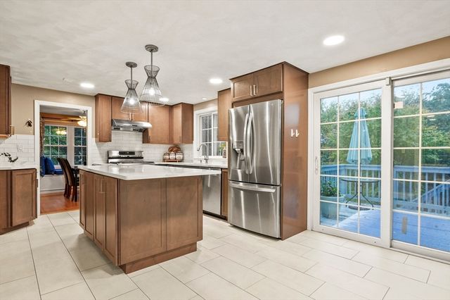 734 Lincoln St, Franklin, MA 02038