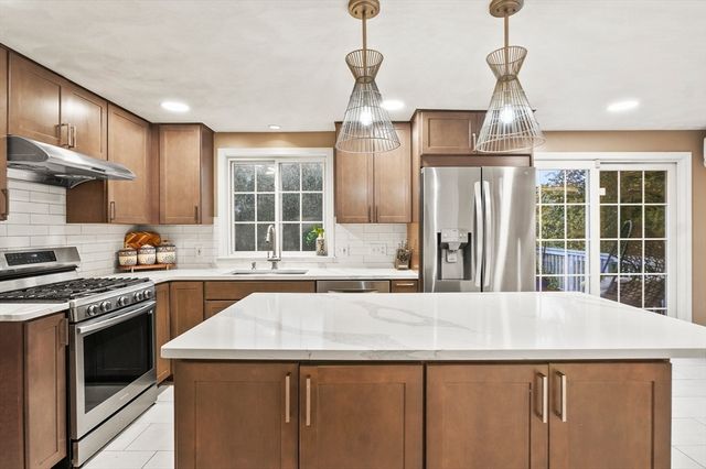 734 Lincoln St, Franklin, MA 02038