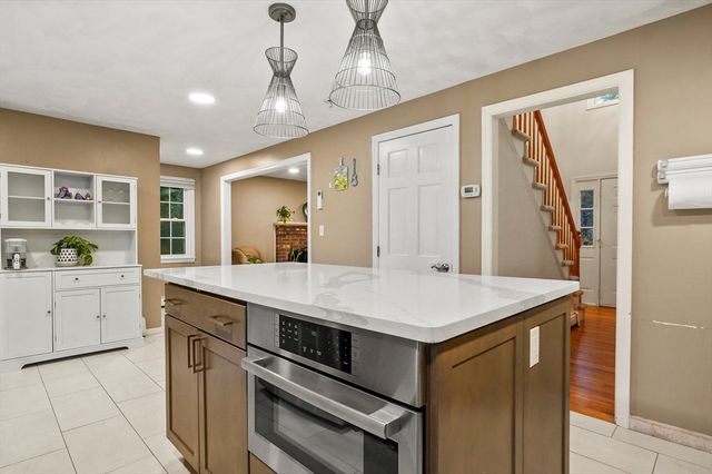 734 Lincoln St, Franklin, MA 02038