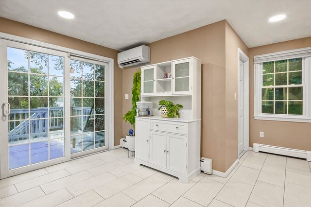 734 Lincoln St, Franklin, MA 02038