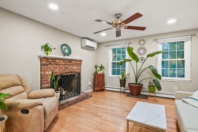 734 Lincoln St, Franklin, MA 02038