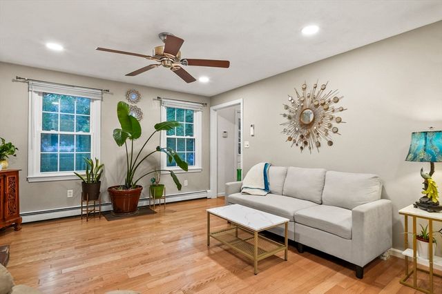 734 Lincoln St, Franklin, MA 02038