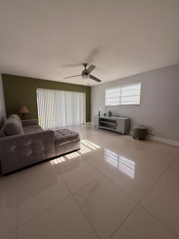 11596 NW 45th St 4, Coral Springs, FL 33065