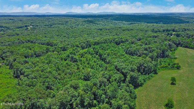 12902 Lantana Rd, Crossville, TN 38572