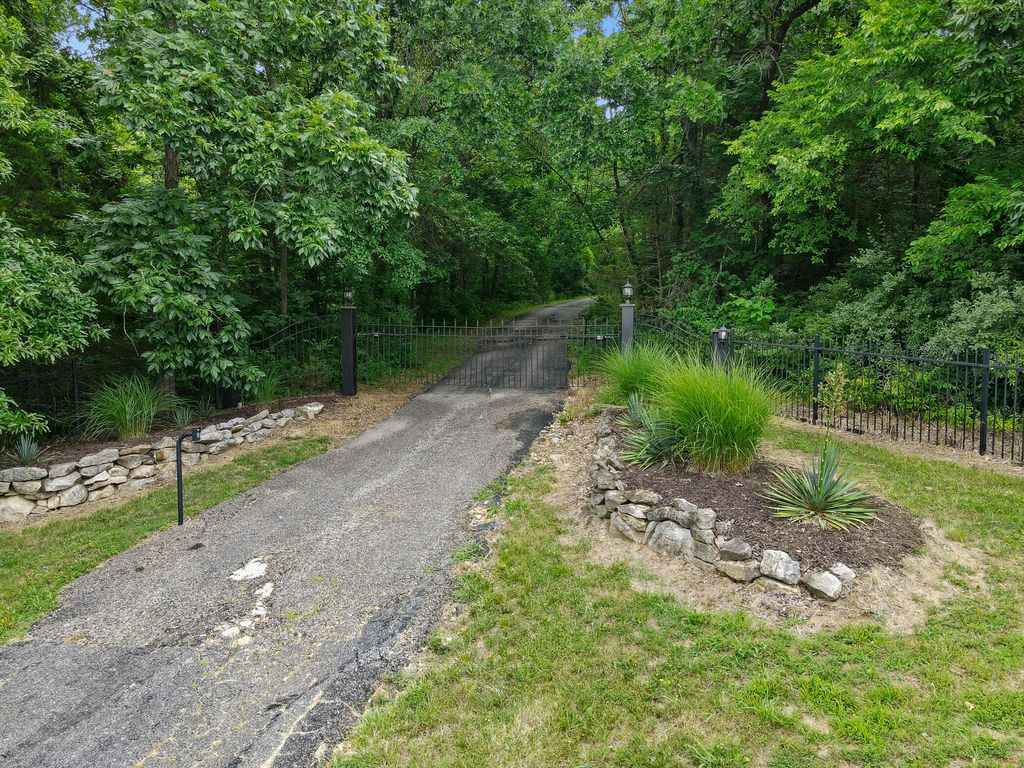 S HIGH POINT LN, Columbia, MO 65203