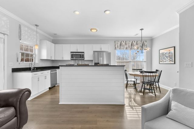 1040 Woodbury Falls Dr, Nashville, TN 37221