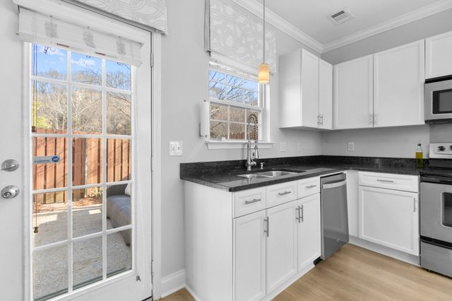 1040 Woodbury Falls Dr, Nashville, TN 37221