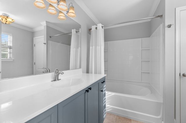 1040 Woodbury Falls Dr, Nashville, TN 37221