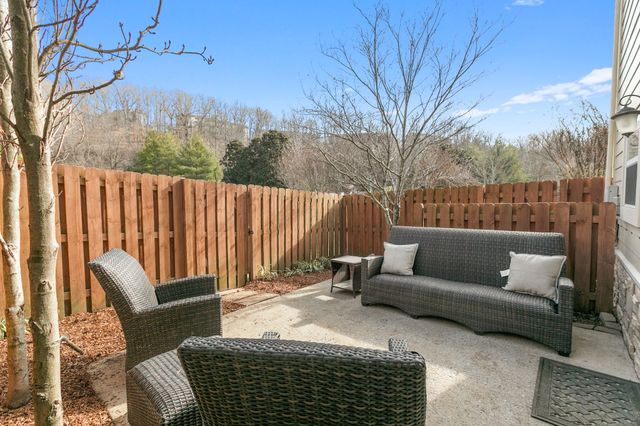 1040 Woodbury Falls Dr, Nashville, TN 37221