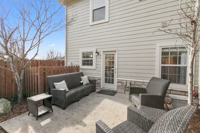 1040 Woodbury Falls Dr, Nashville, TN 37221