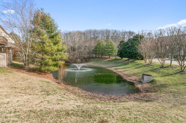 1040 Woodbury Falls Dr, Nashville, TN 37221