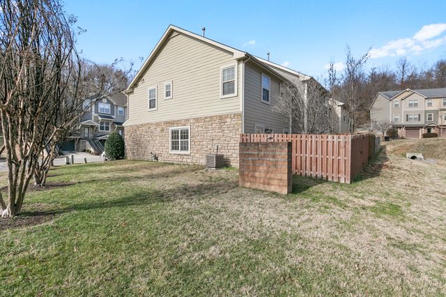 1040 Woodbury Falls Dr, Nashville, TN 37221