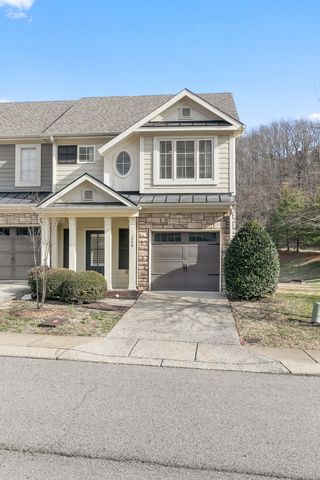 1040 Woodbury Falls Dr, Nashville, TN 37221