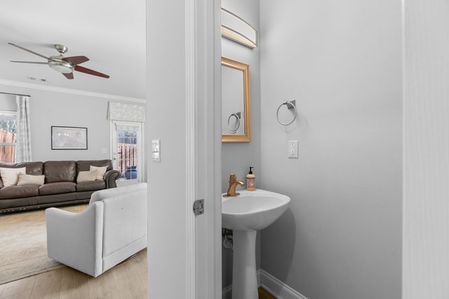 1040 Woodbury Falls Dr, Nashville, TN 37221