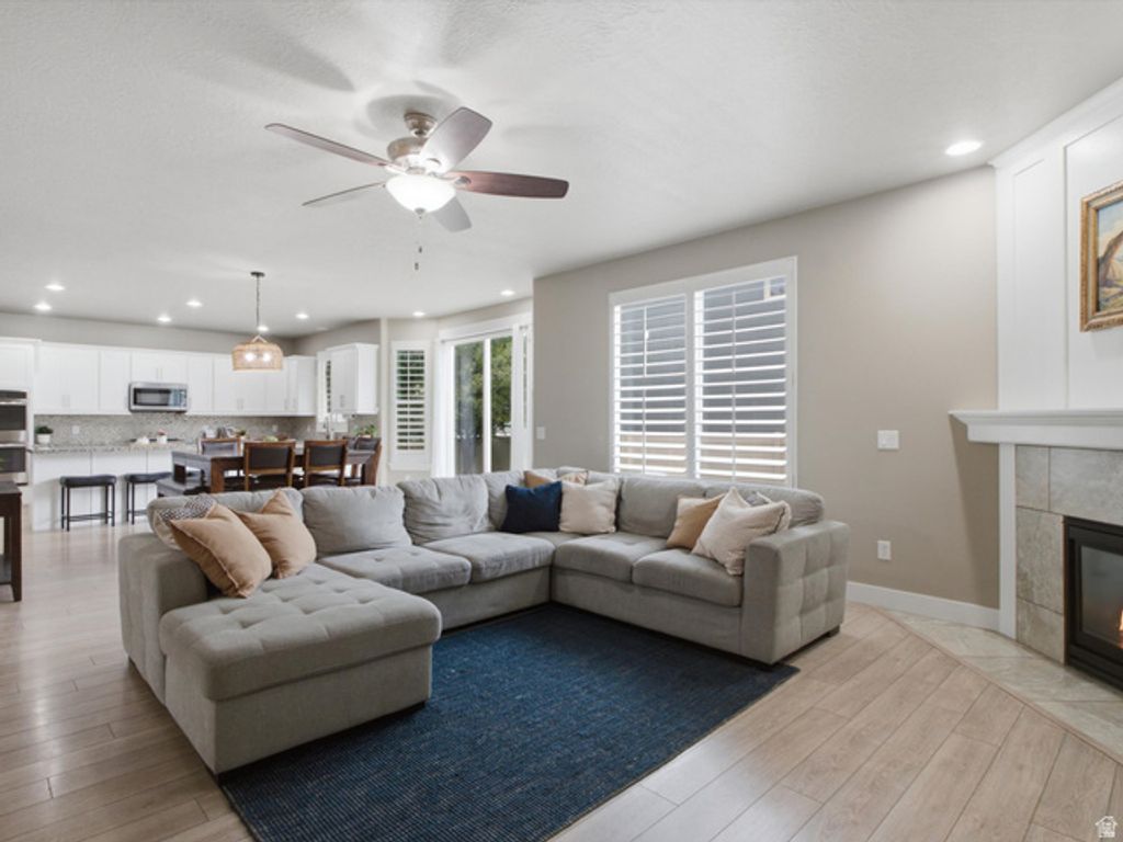 3827 W COASTAL DUNE DR, South Jordan, UT 84009 — photo 4