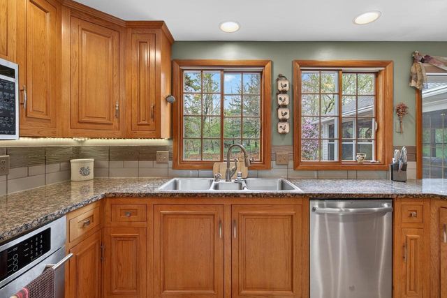 2429 MORNING STAR TRAIL, Green Bay, WI 54302