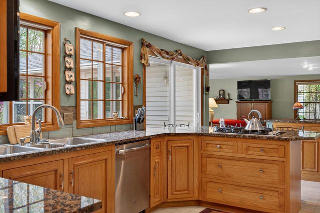 2429 MORNING STAR TRAIL, Green Bay, WI 54302
