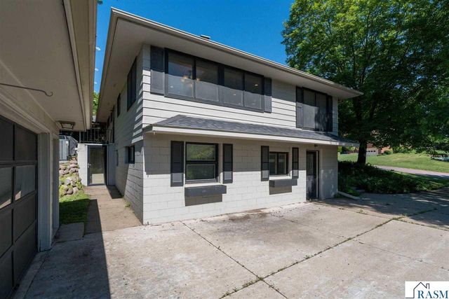 626 Austin Drive, St. Peter, MN 56082