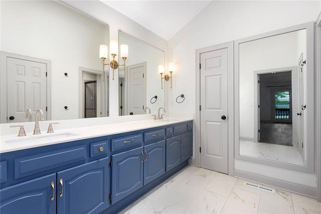 331 Westwoods Circle, Liberty, MO 64068