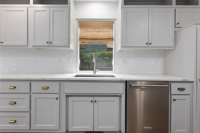 331 Westwoods Circle, Liberty, MO 64068