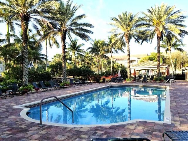 242 VILLAGE Boulevard 2205, Tequesta, FL 33469