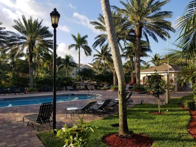242 VILLAGE Boulevard 2205, Tequesta, FL 33469