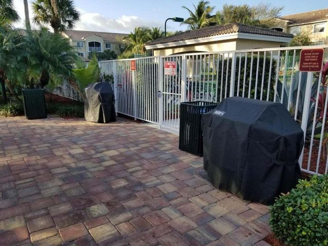 242 VILLAGE Boulevard 2205, Tequesta, FL 33469