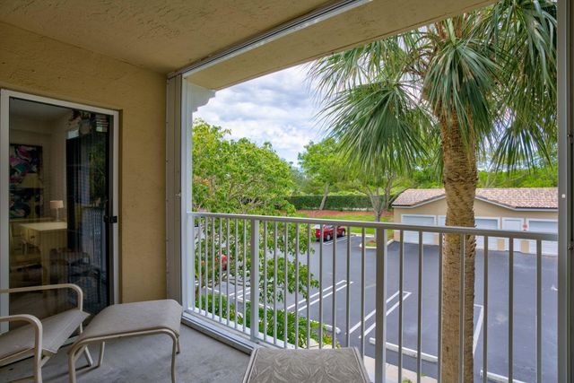 242 VILLAGE Boulevard 2205, Tequesta, FL 33469