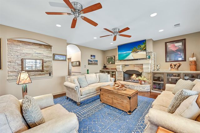 3934 Tres Drive, Galveston, TX 77554