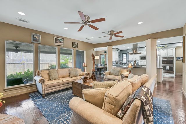 3934 Tres Drive, Galveston, TX 77554