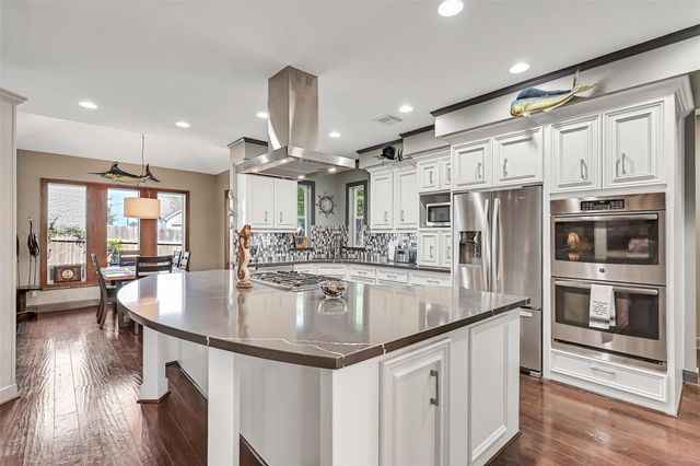 3934 Tres Drive, Galveston, TX 77554