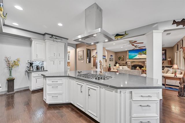 3934 Tres Drive, Galveston, TX 77554