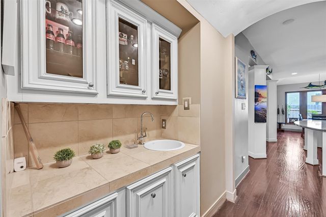 3934 Tres Drive, Galveston, TX 77554