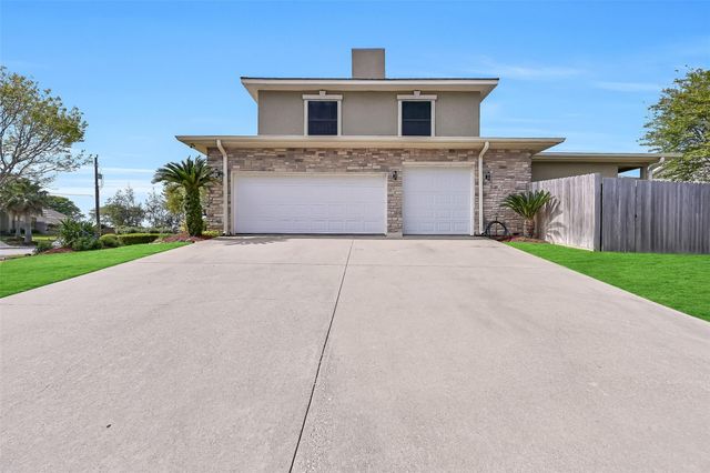 3934 Tres Drive, Galveston, TX 77554