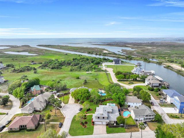 3934 Tres Drive, Galveston, TX 77554