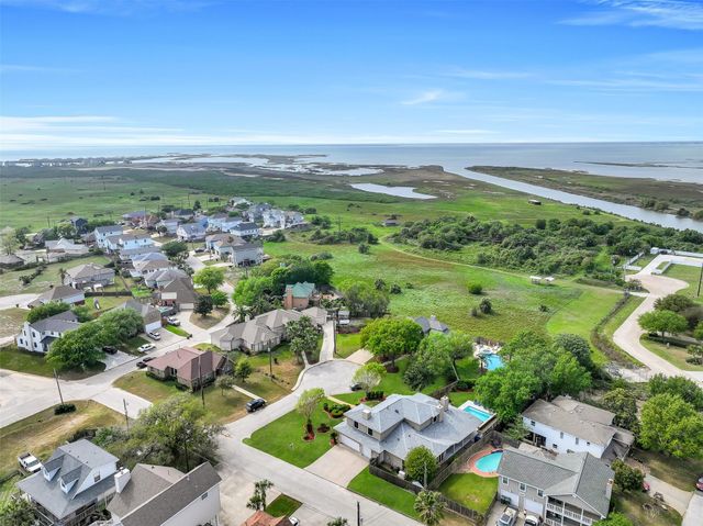 3934 Tres Drive, Galveston, TX 77554