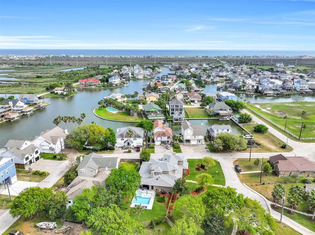 3934 Tres Drive, Galveston, TX 77554