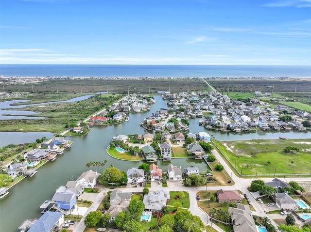 3934 Tres Drive, Galveston, TX 77554
