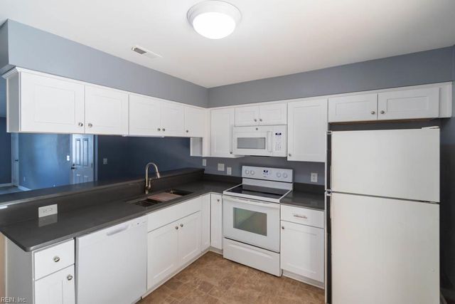 4831 Station House LN, Virginia Beach, VA 23455