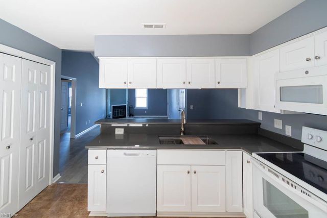 4831 Station House LN, Virginia Beach, VA 23455