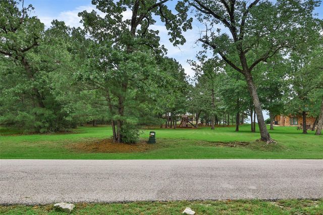 27 Lakecrest Lane, Huntsville, TX 77340