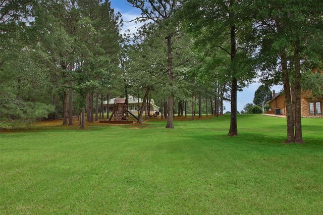 27 Lakecrest Lane, Huntsville, TX 77340