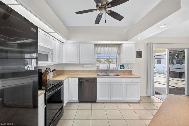 1633 NW 37th PL, Cape Coral, FL 33993