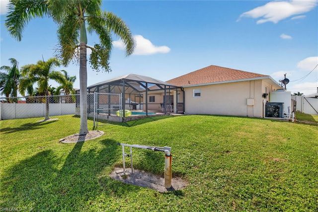 1633 NW 37th PL, Cape Coral, FL 33993